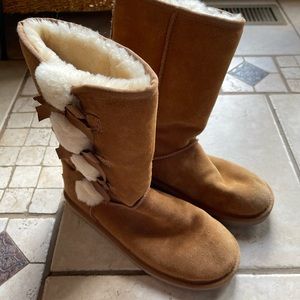 Koolaburra by UGG suede boots size 9